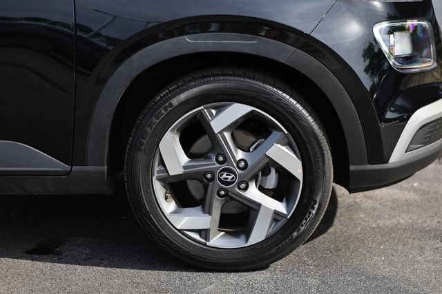 Used 2025 Hyundai Venue SEL FWD image 5