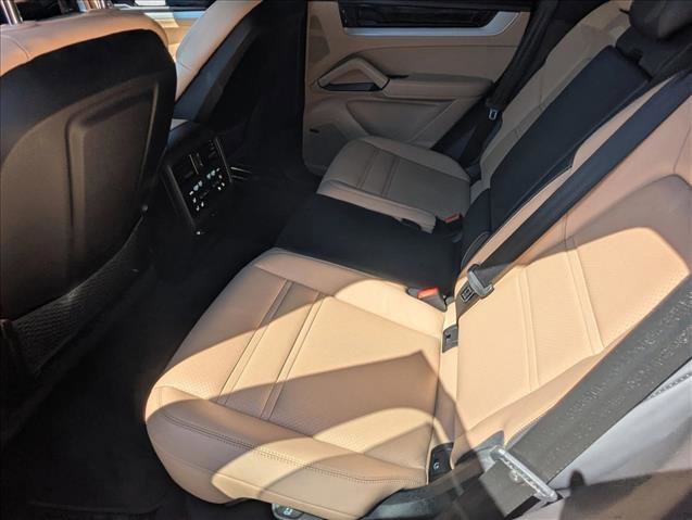 Used 2024 Porsche Cayenne image 17