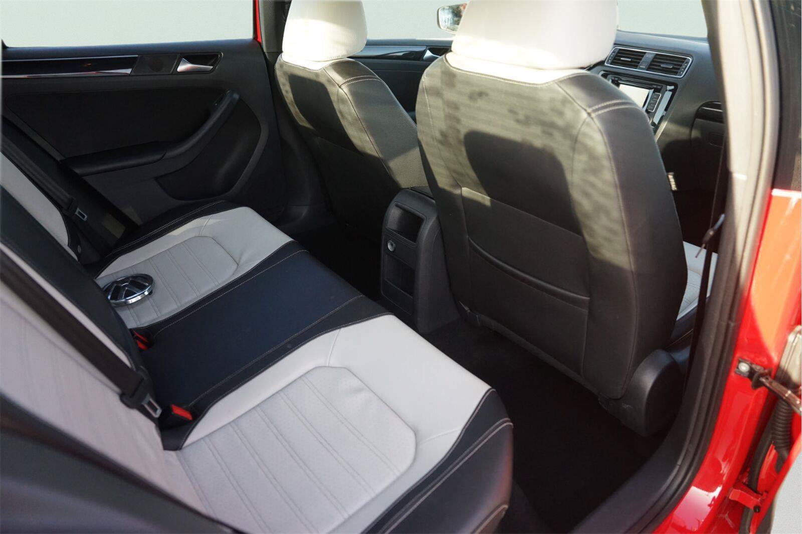 Used 2015 Volkswagen Jetta Sport FWD image 14