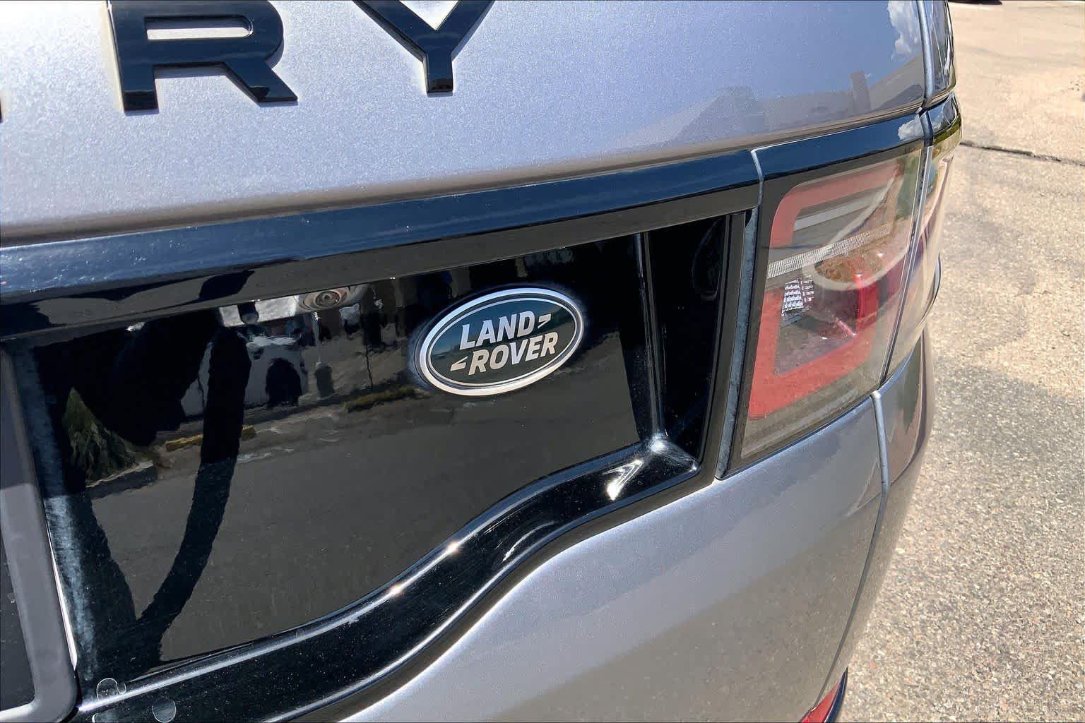 Used 2021 Land Rover Discovery Sport SE R-Dynamic AWD/4WD image 9