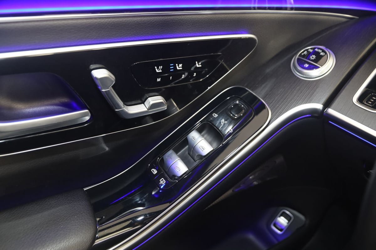 Used 2022 Mercedes-Benz S 500 4MATIC w/ AMG Line Package image 33