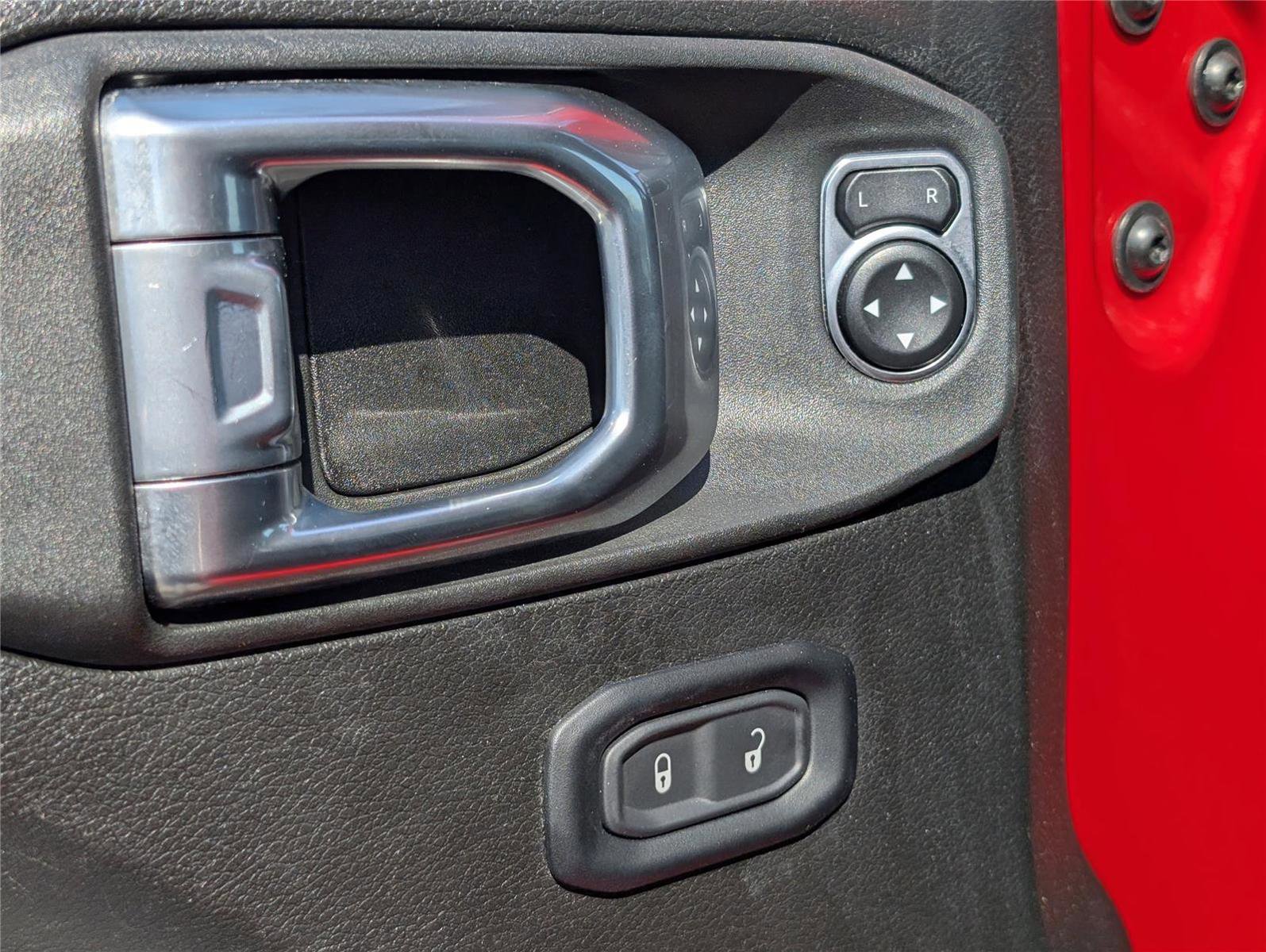 Used 2025 Jeep Wrangler Unlimited Rubicon image 17