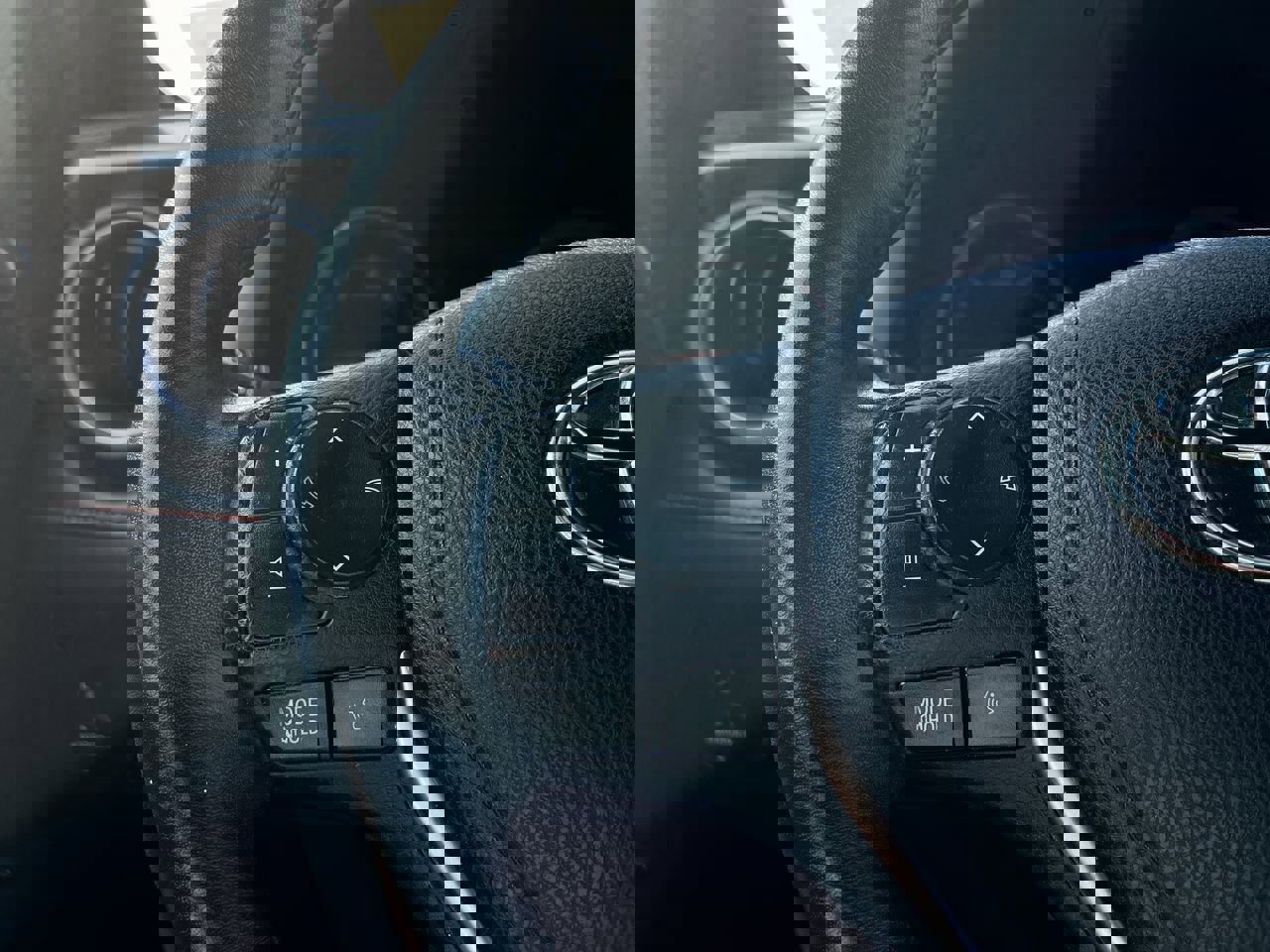 Used 2017 Toyota RAV4 SE image 33