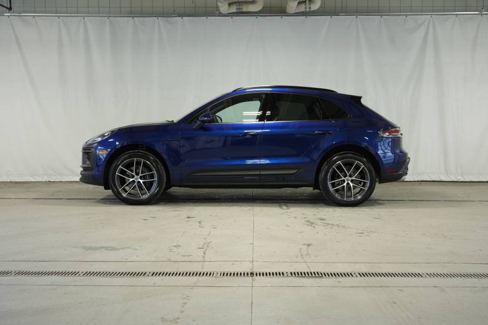 Certified 2026 Porsche Macan AWD/4WD image 2