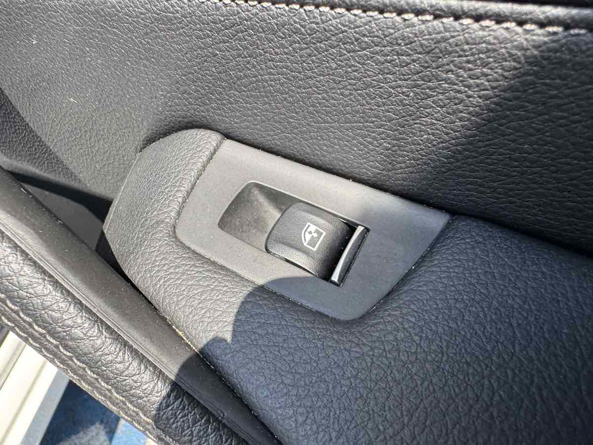 Used 2019 BMW 530i w/ Convenience Package RWD image 38