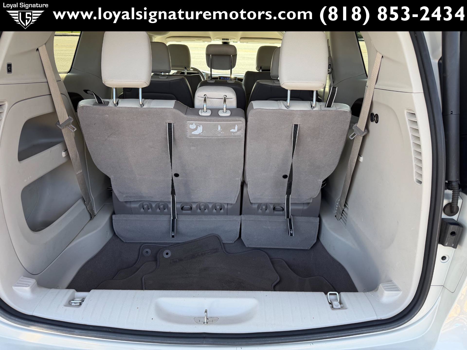 Used 2017 Chrysler Pacifica Touring-L w/ Tire & Wheel Group FWD image 11