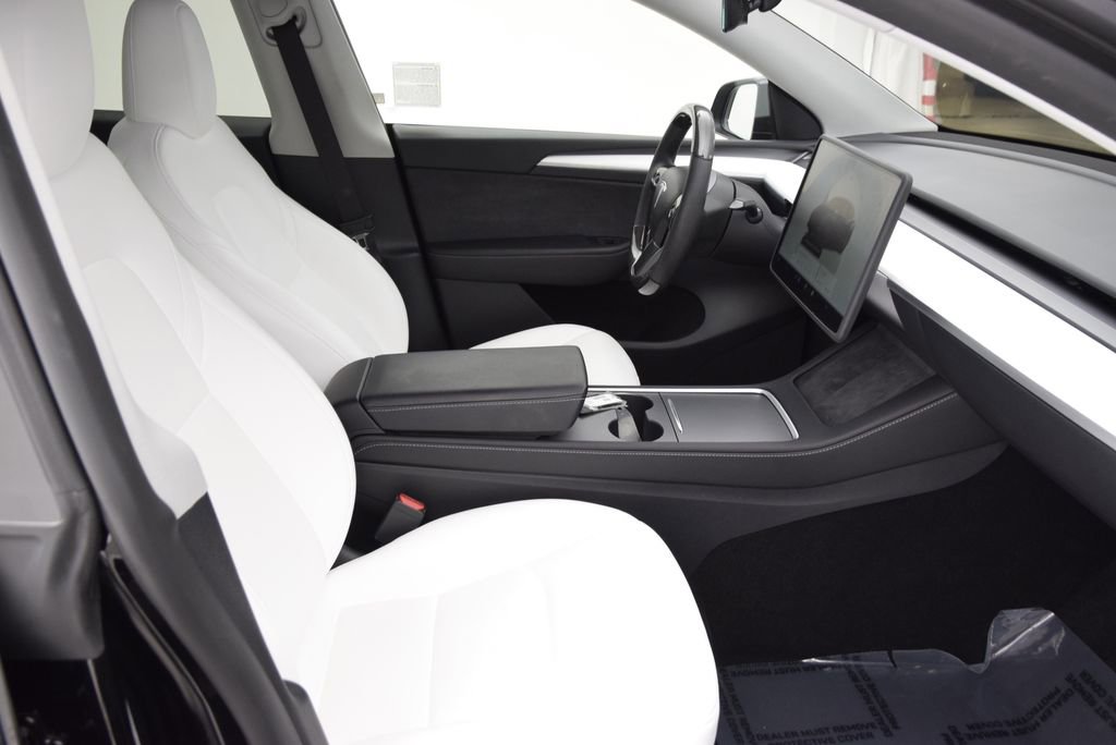 Used 2024 Tesla Model Y Long Range image 16