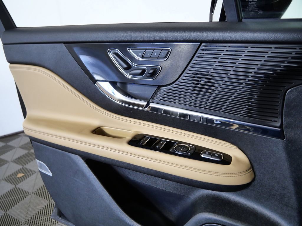 Certified 2022 Lincoln Corsair Reserve w/ Equipment Group 201A image 28