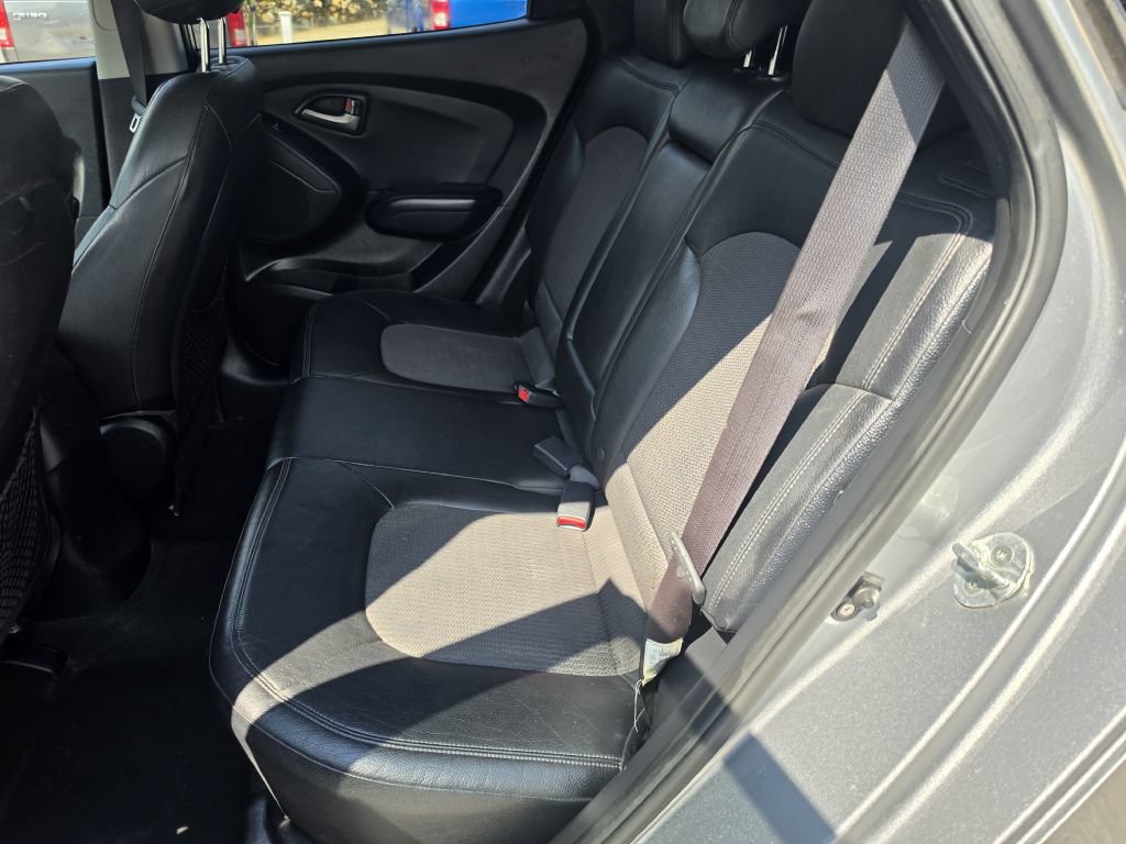 Used 2010 Hyundai Tucson GLS w/ Popular Equipment Pkg 2 FWD image 16