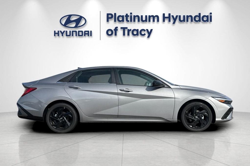 New 2026 Hyundai Elantra SEL Sport Premium FWD image 3