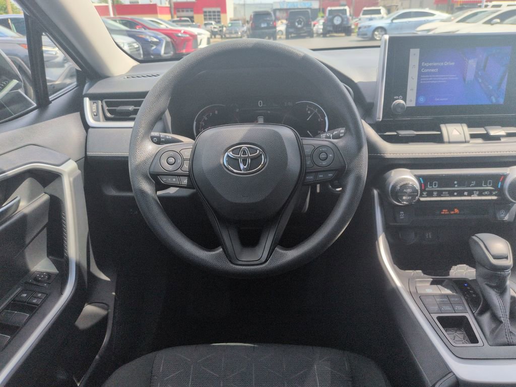 Used 2025 Toyota RAV4 XLE AWD/4WD image 13