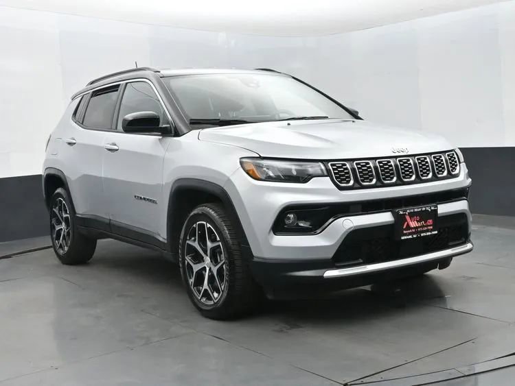 Used 2024 Jeep Compass Limited image 2