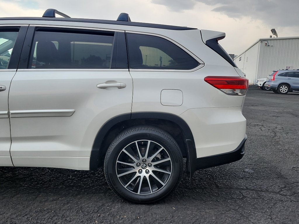 Used 2018 Toyota Highlander SE w/ Protection Package #3 AWD/4WD image 9