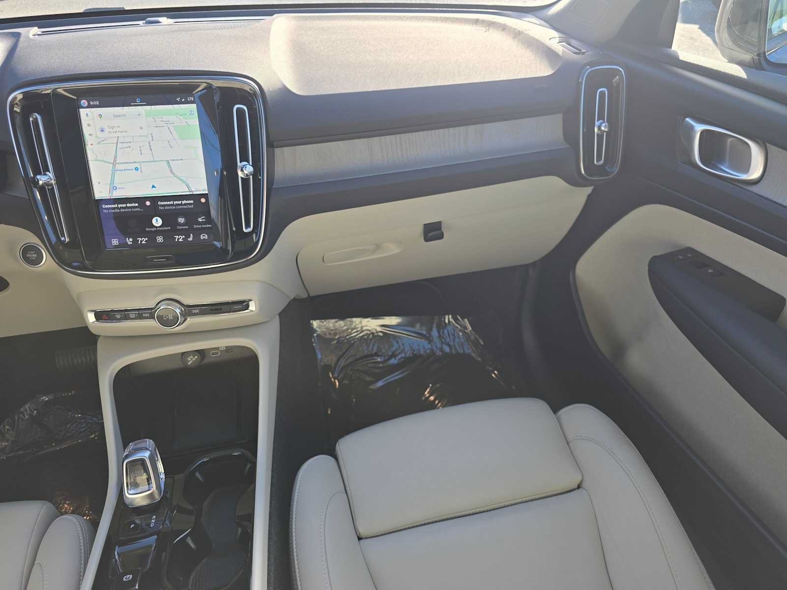 Certified 2026 Volvo XC40 B5 Plus AWD/4WD image 19