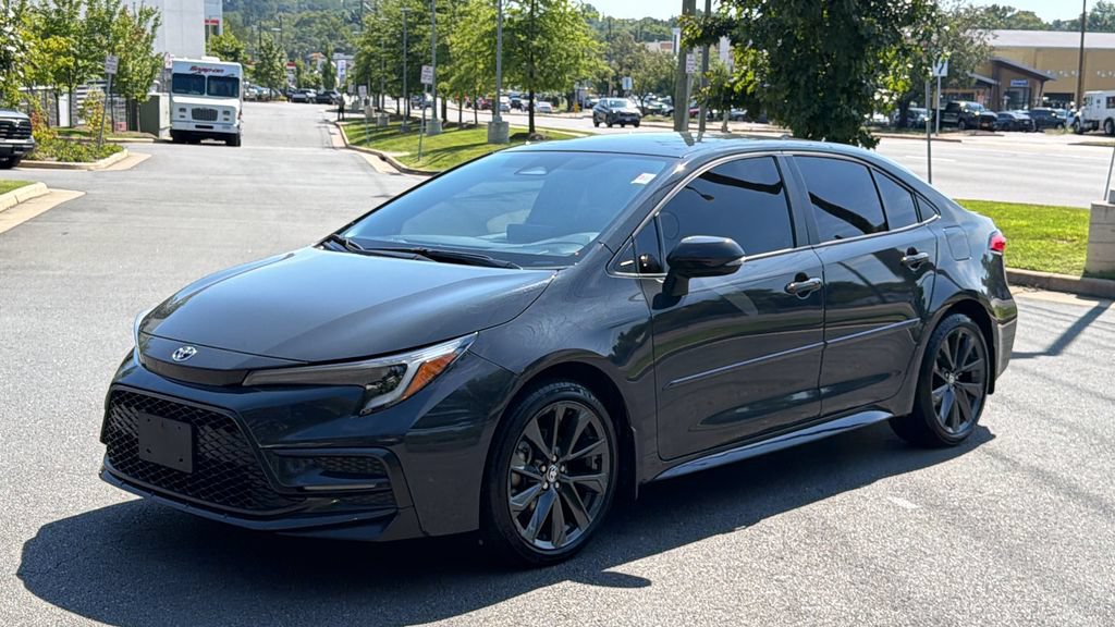 Used 2025 Toyota Corolla SE FWD image 2