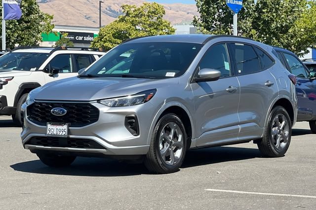 Used 2023 Ford Escape ST-Line Select w/ Class II Trailer Tow Package AWD/4WD image 8