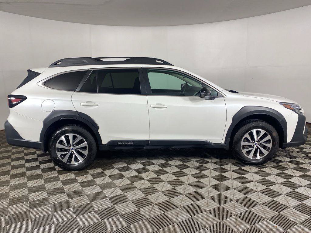 Used 2025 Subaru Outback Premium AWD/4WD image 5