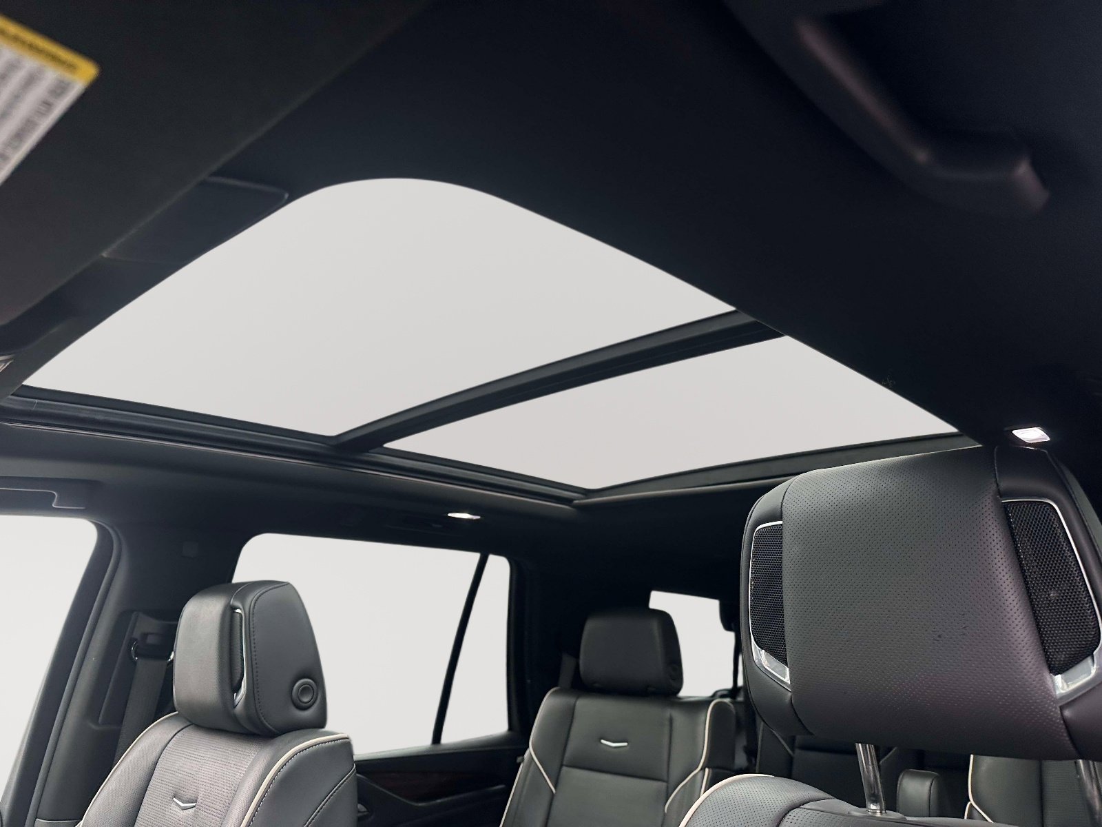 Used 2022 Cadillac Escalade Premium Luxury w/ LPO, Illumination Package image 8