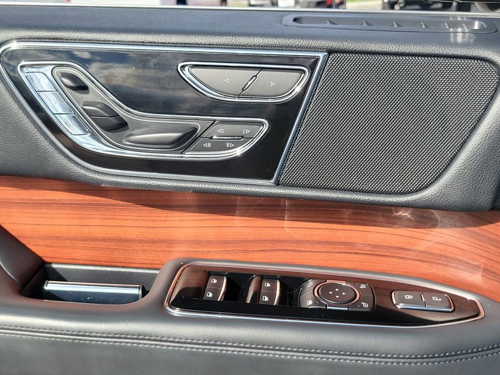Used 2024 Lincoln Navigator Reserve image 19