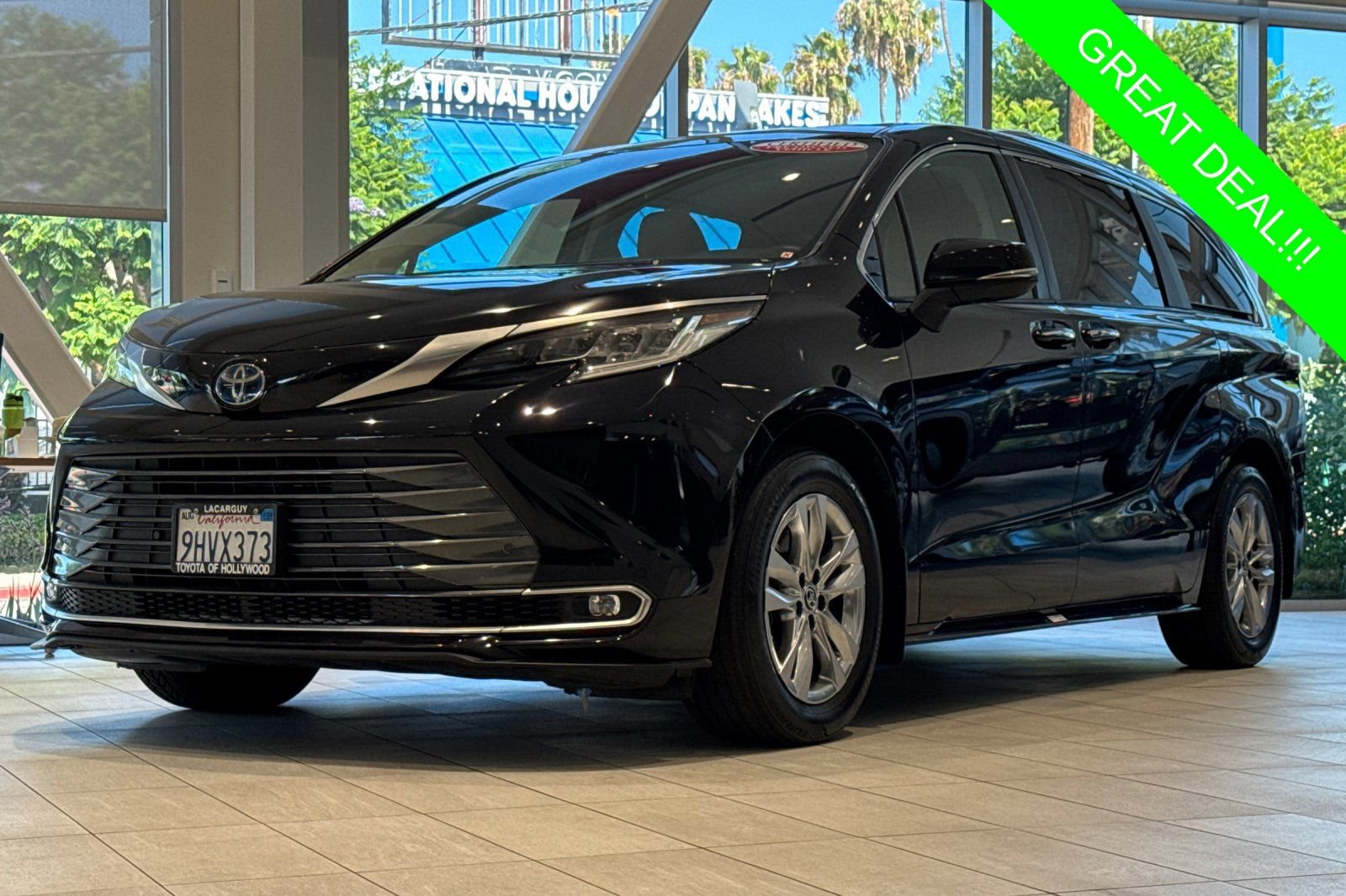 Certified 2023 Toyota Sienna Limited FWD image 8