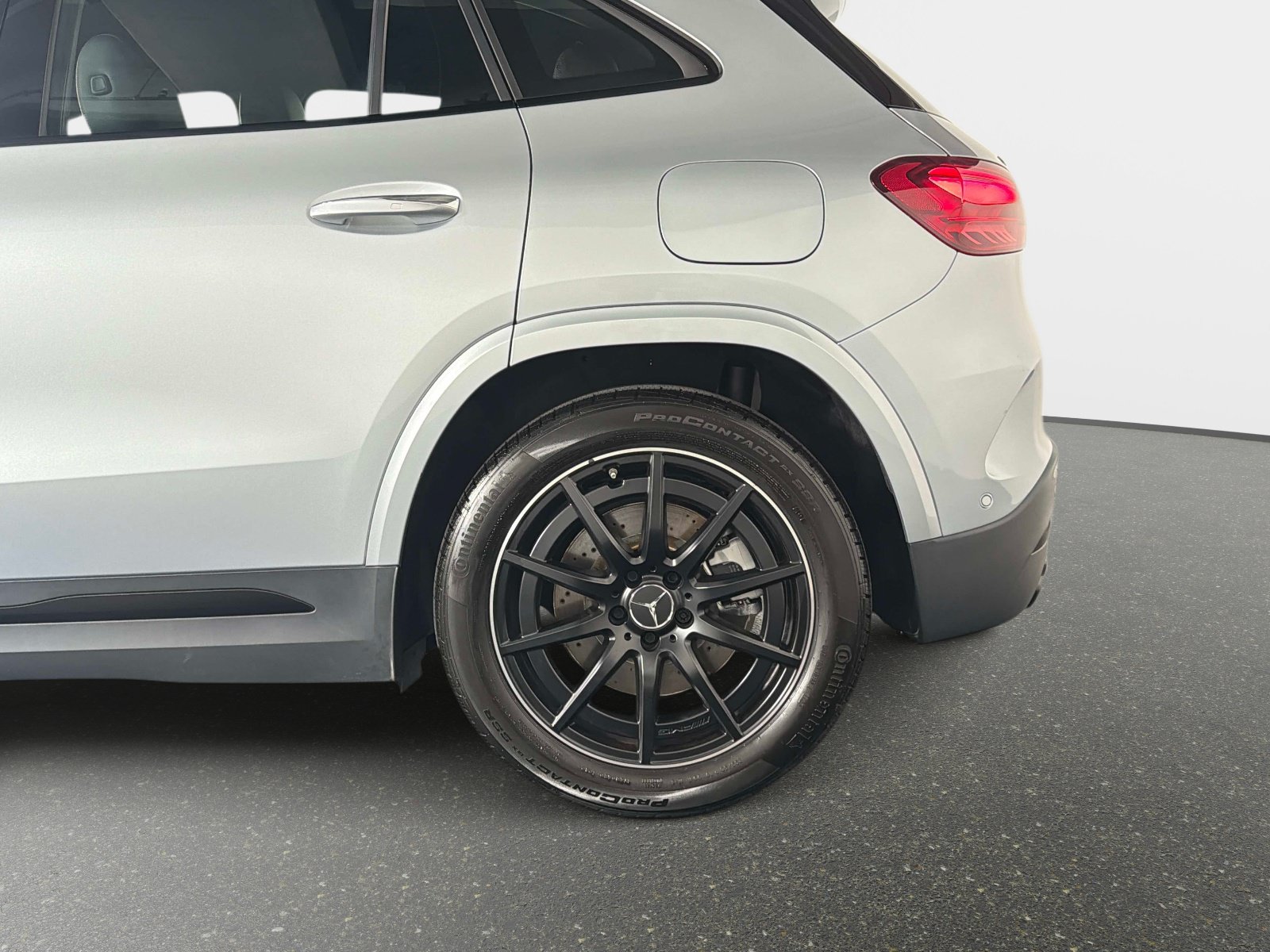 Used 2025 Mercedes-Benz GLA 35 AMG 4MATIC image 13
