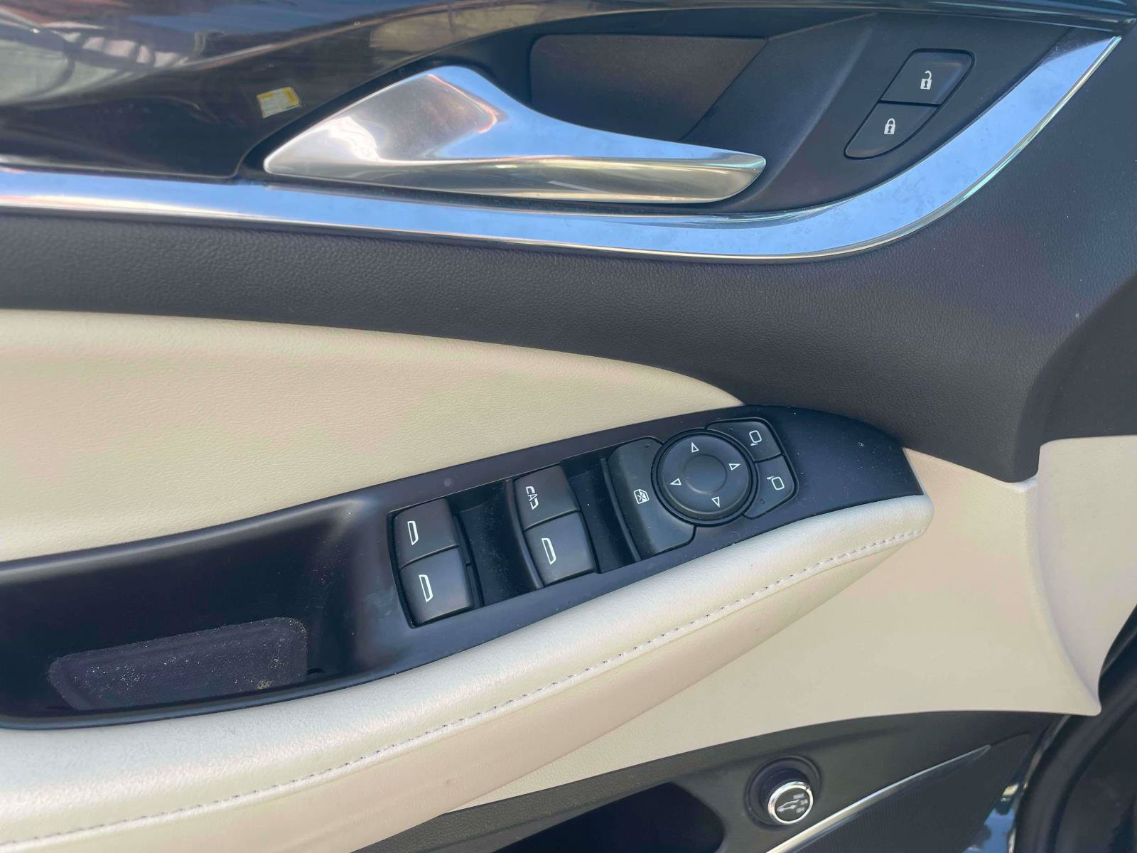 Used 2019 Buick Enclave Essence FWD image 12