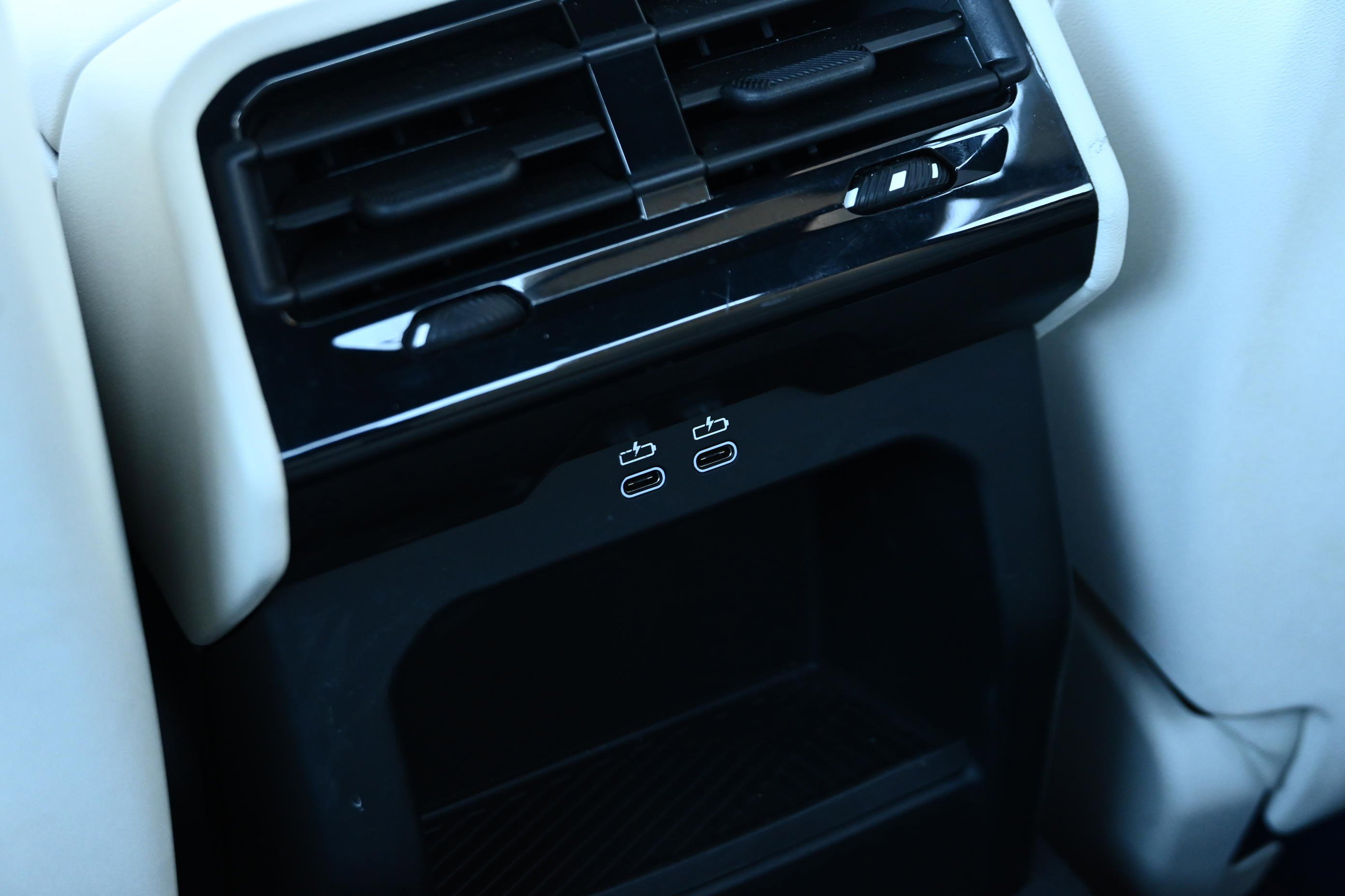 Certified 2024 BMW 530i w/ Convenience Package image 25