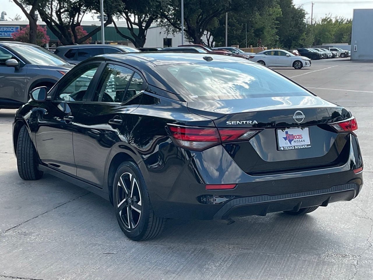 Used 2025 Nissan Sentra SV FWD image 6