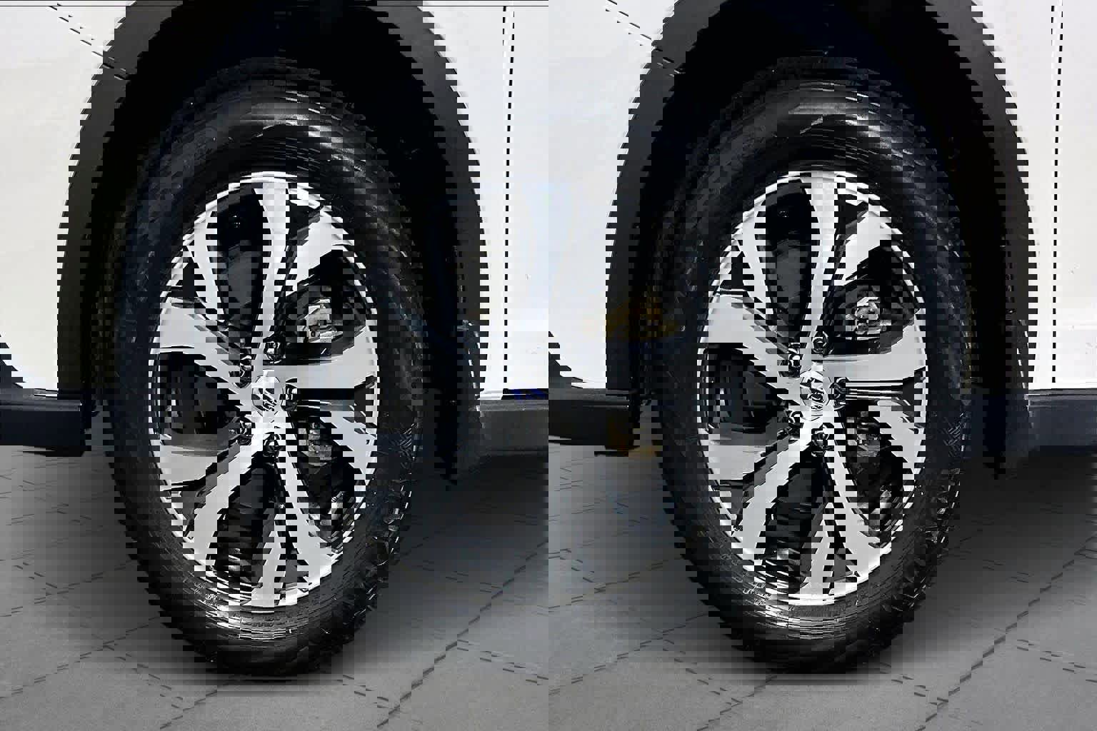 Used 2020 Subaru Outback Touring w/ Popular Package #2 image 10