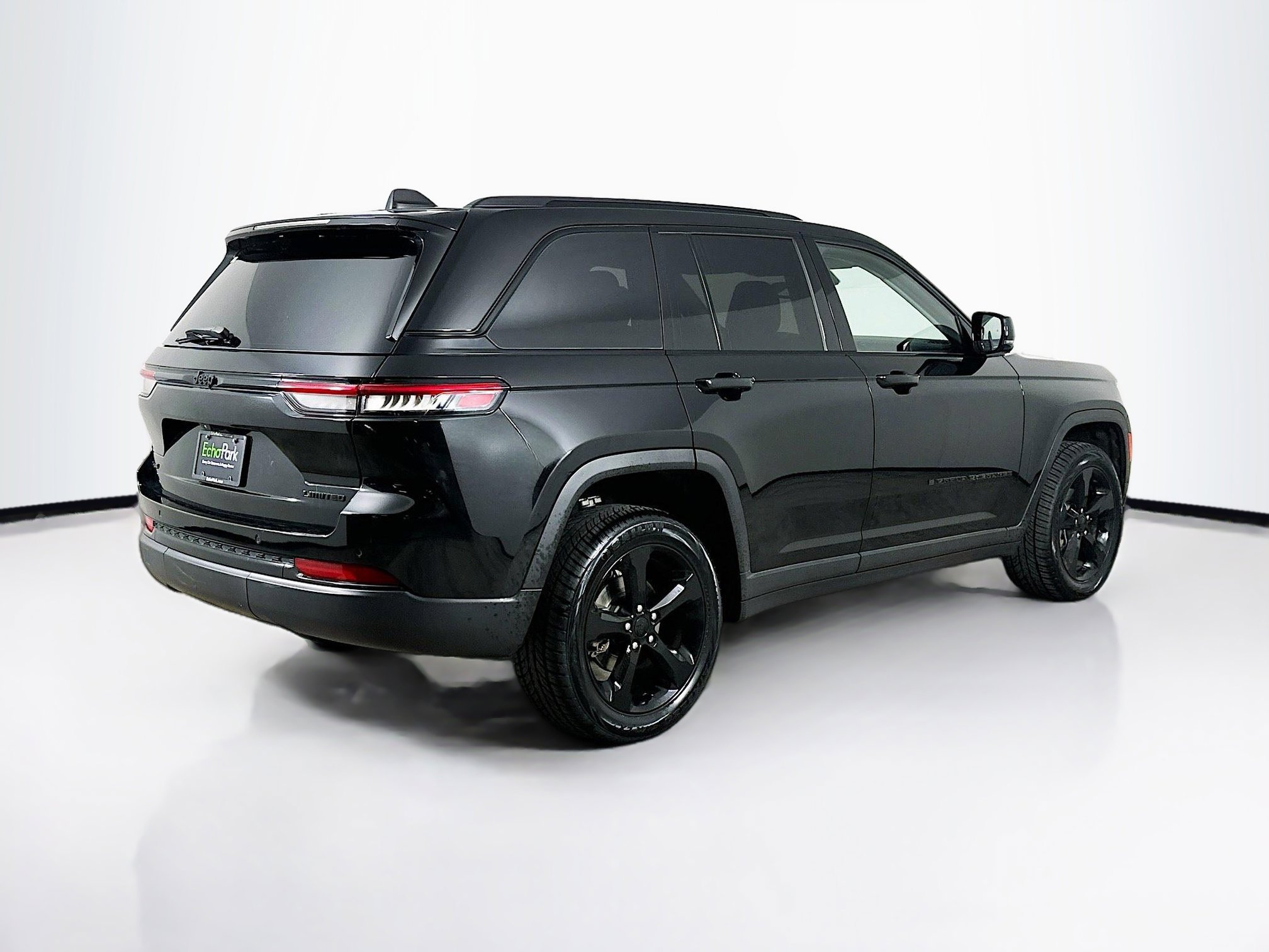 Used 2023 Jeep Grand Cherokee Limited w/ Black Appearance Package AWD/4WD image 9