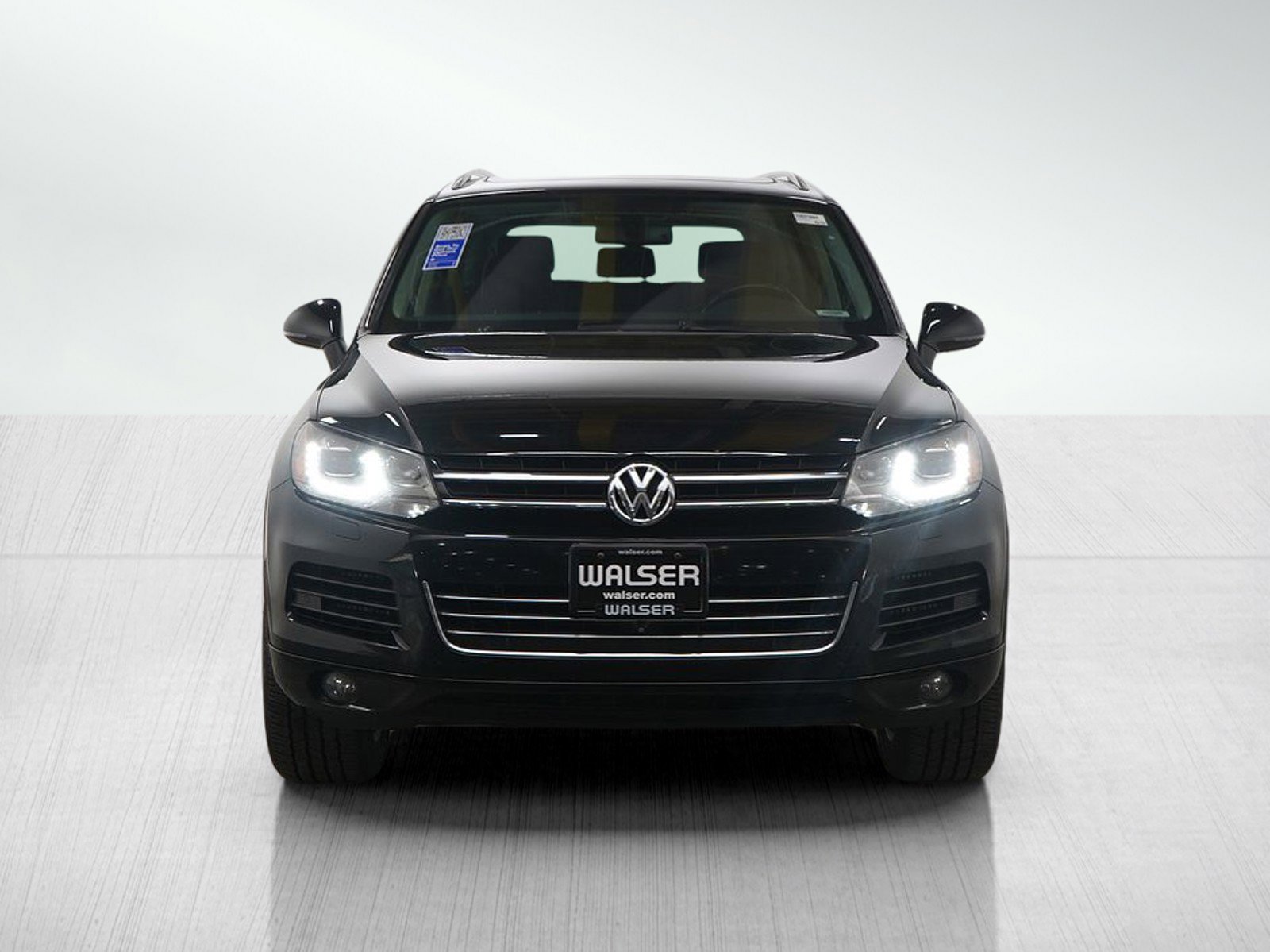 Used 2014 Volkswagen Touareg TDI image 8