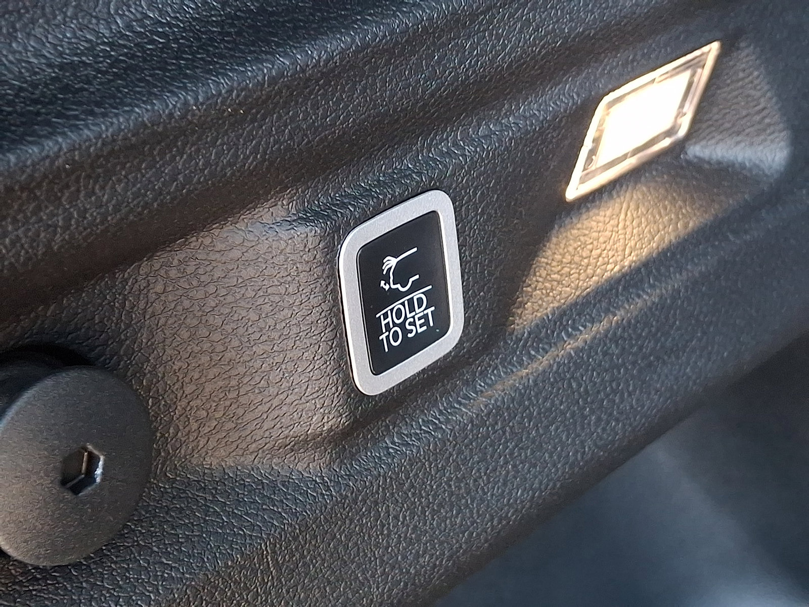 Used 2025 Jeep Grand Cherokee L Altitude image 32