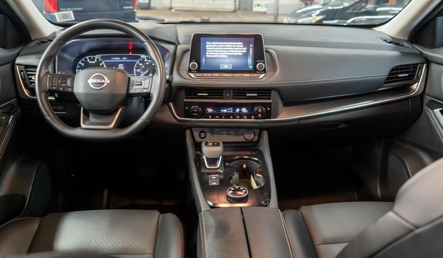 Used 2025 Nissan Rogue SV w/ SV Premium Package image 17