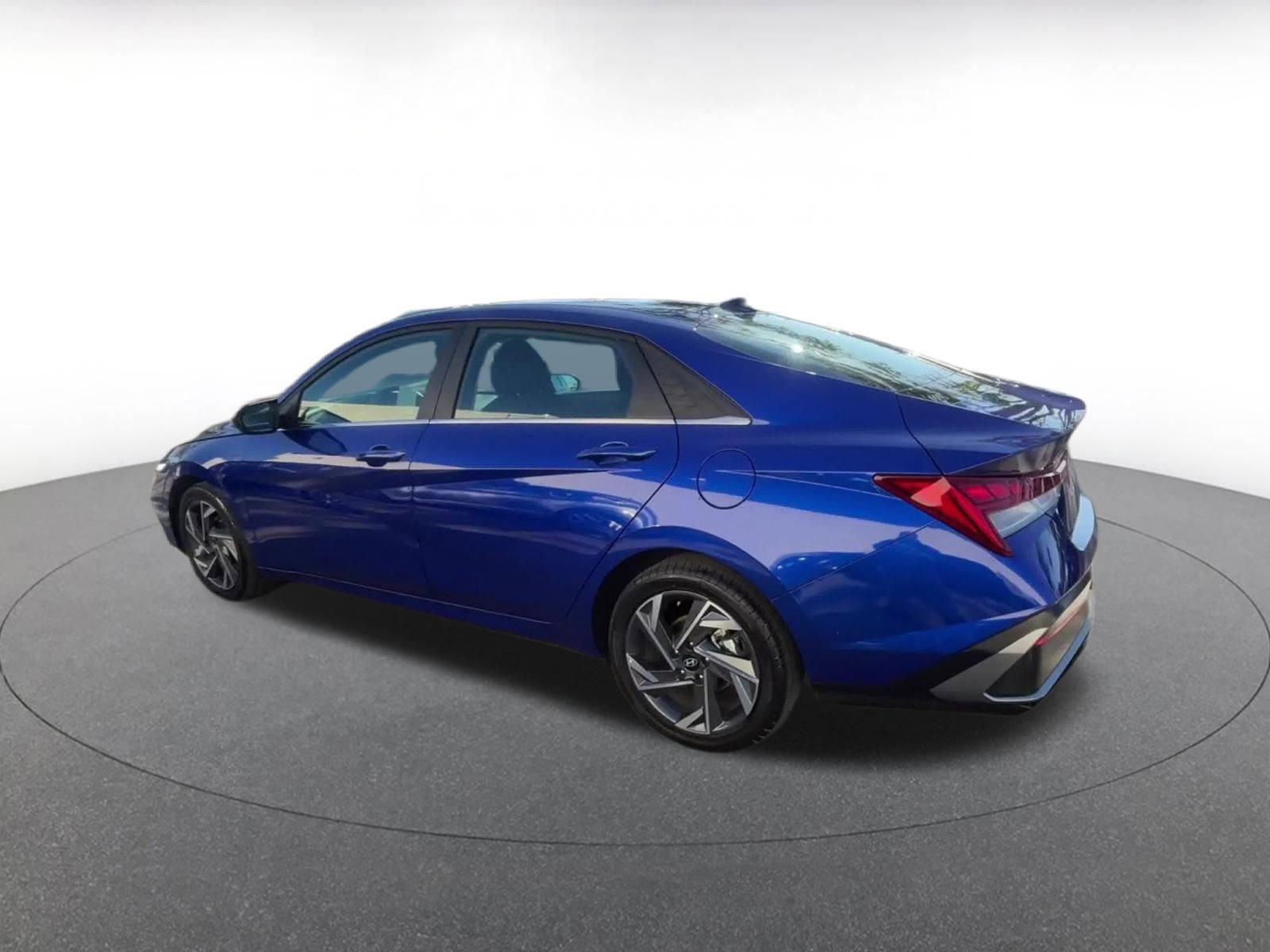 Used 2025 Hyundai Elantra SEL image 10