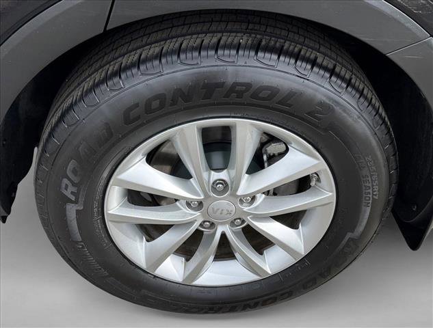 Used 2017 Kia Sorento LX w/ LX Convenience Package image 9