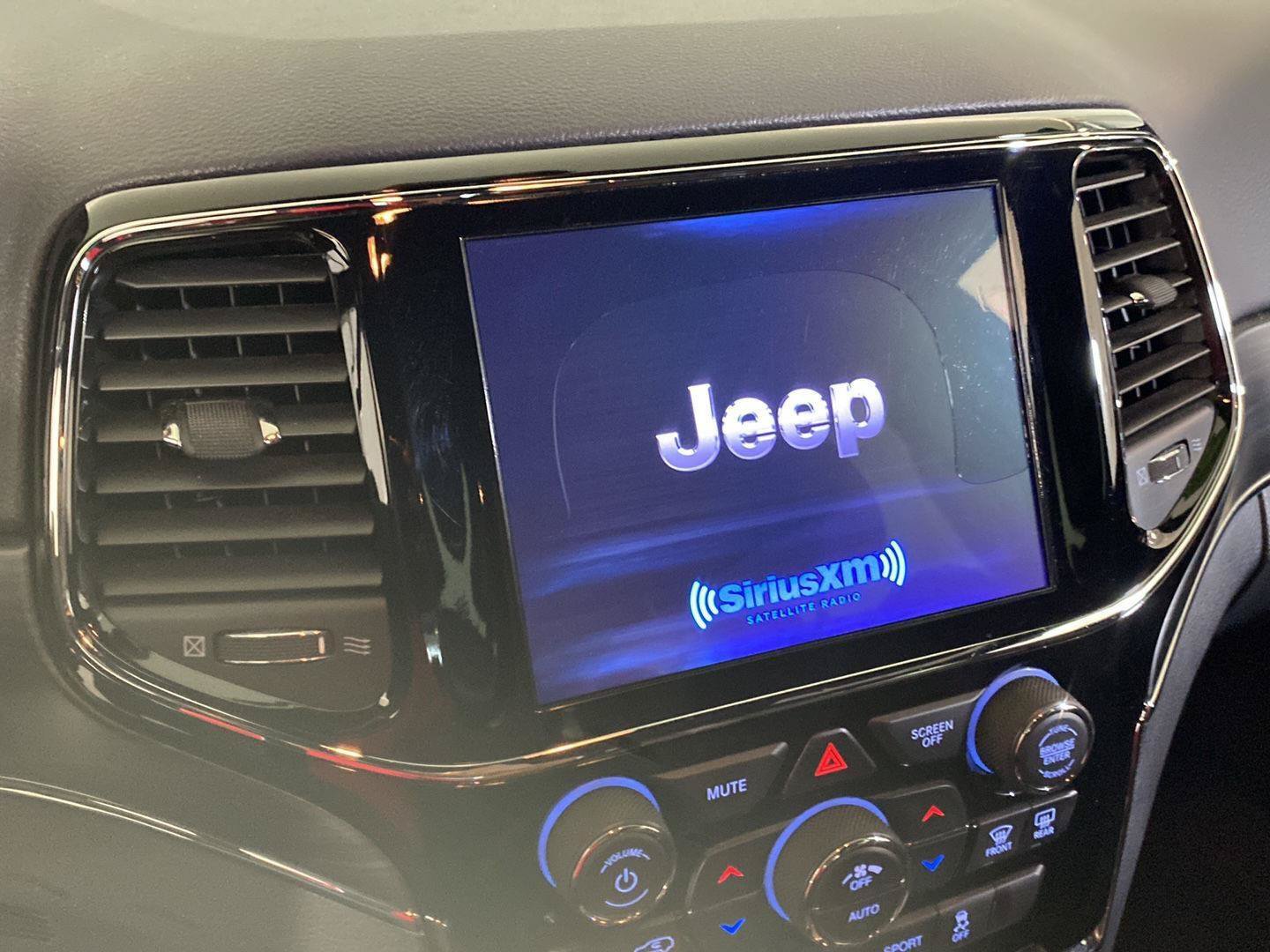 Used 2020 Jeep Grand Cherokee Limited AWD/4WD image 17