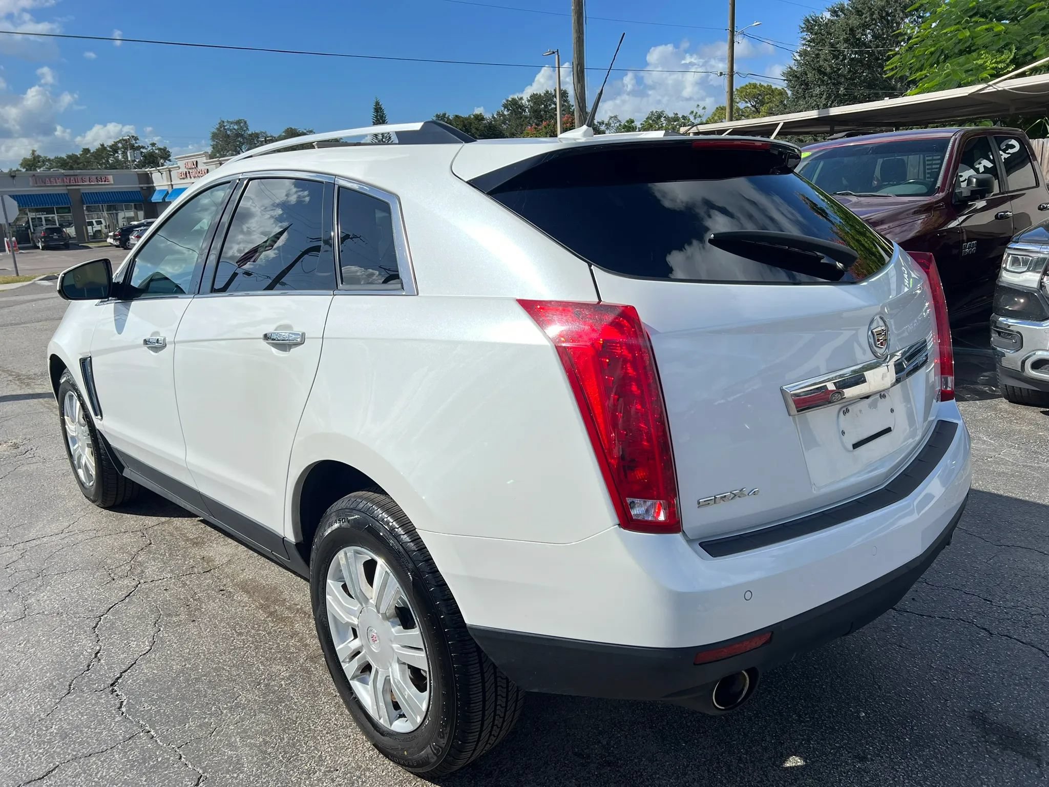 Used 2014 Cadillac SRX Luxury w/ Driver Awareness Package AWD/4WD image 7
