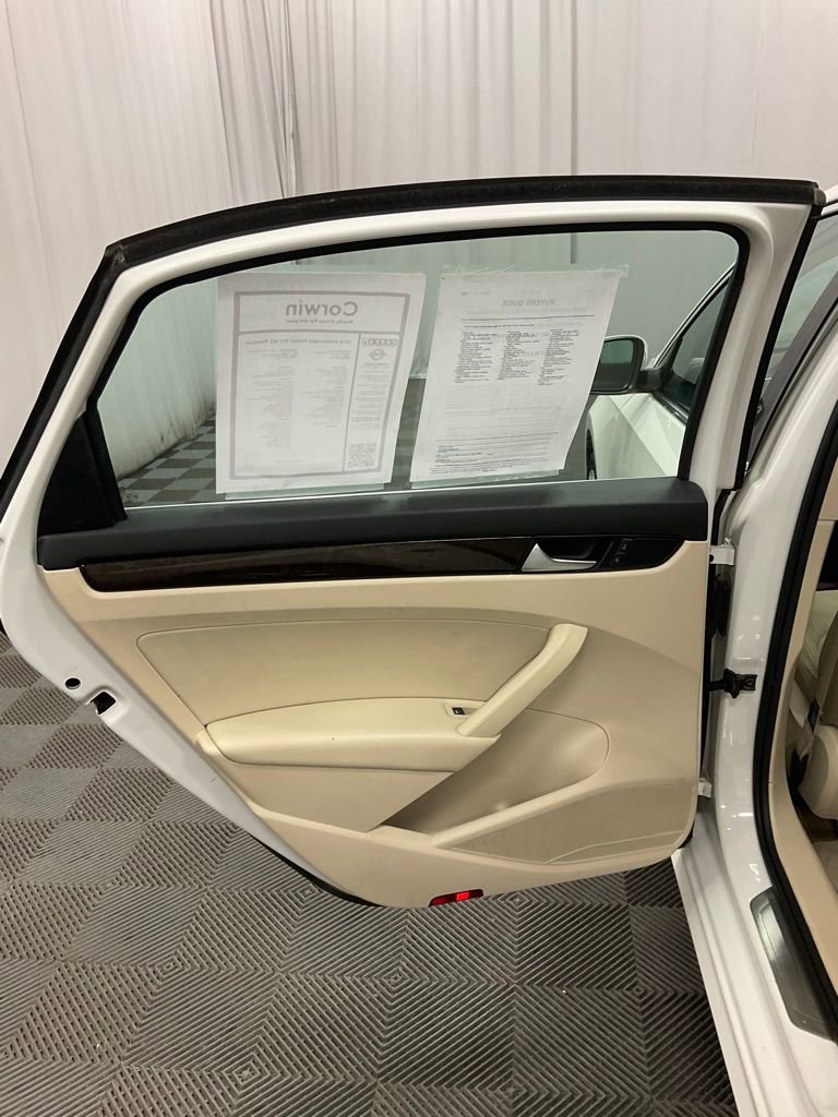 Used 2015 Volkswagen Passat TDI SEL Premium image 35