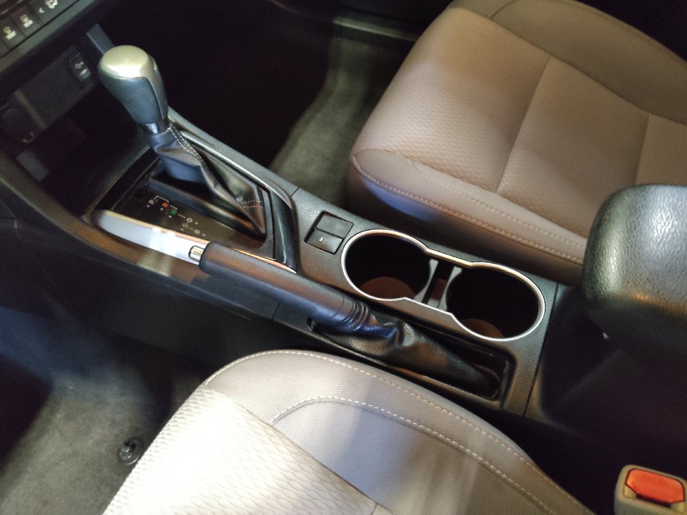 Used 2015 Toyota Corolla LE FWD image 26