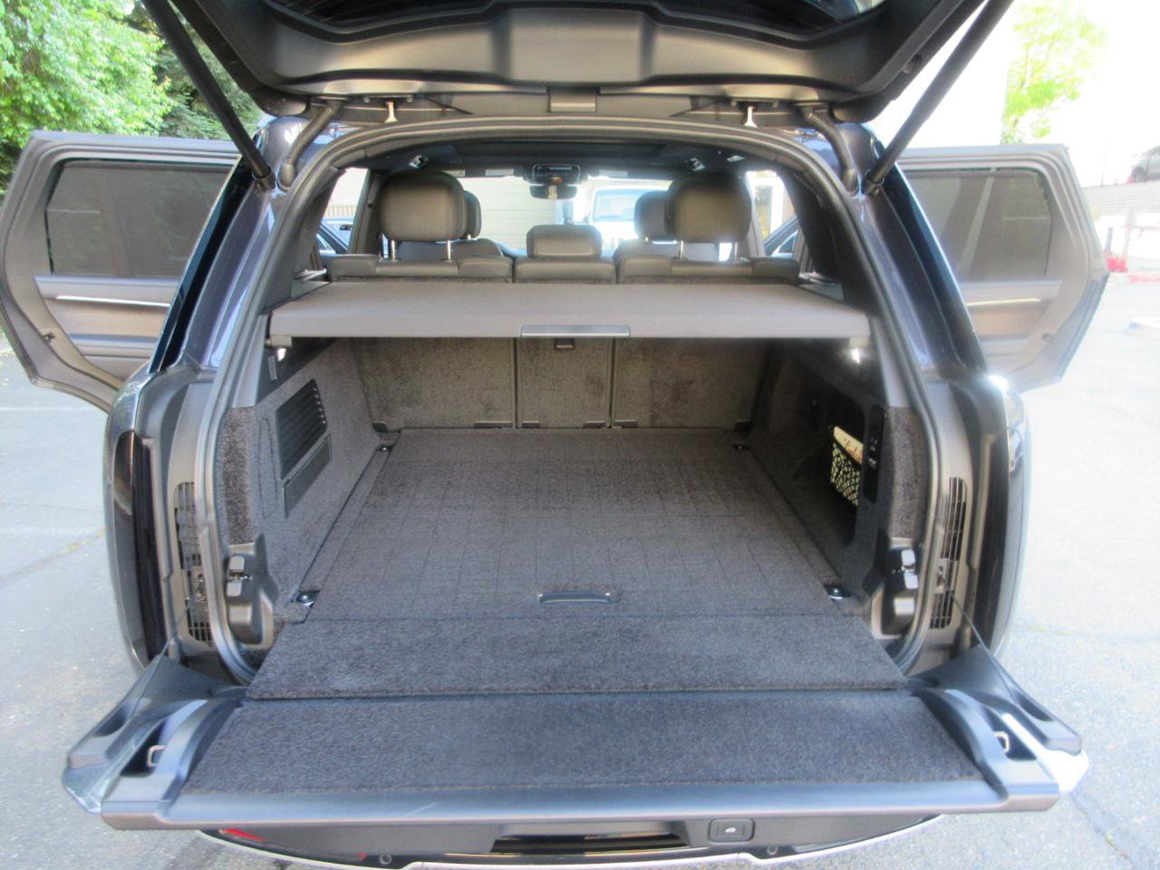 Used 2025 Land Rover Range Rover SE AWD/4WD image 40