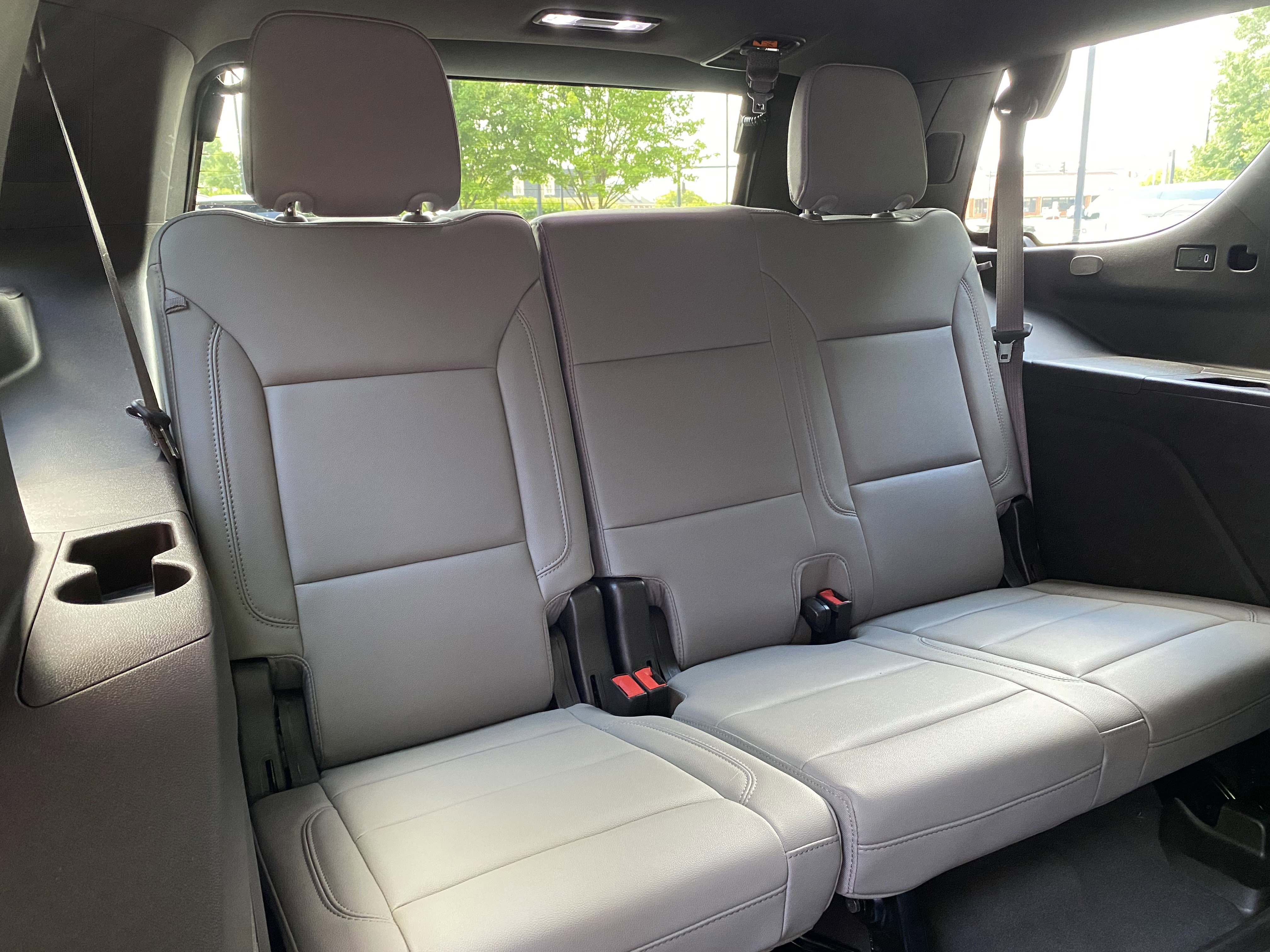Used 2022 Chevrolet Tahoe Z71 w/ Luxury Package AWD/4WD image 38