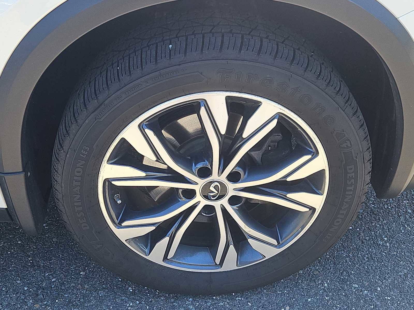 Used 2018 INFINITI QX30 AWD image 10