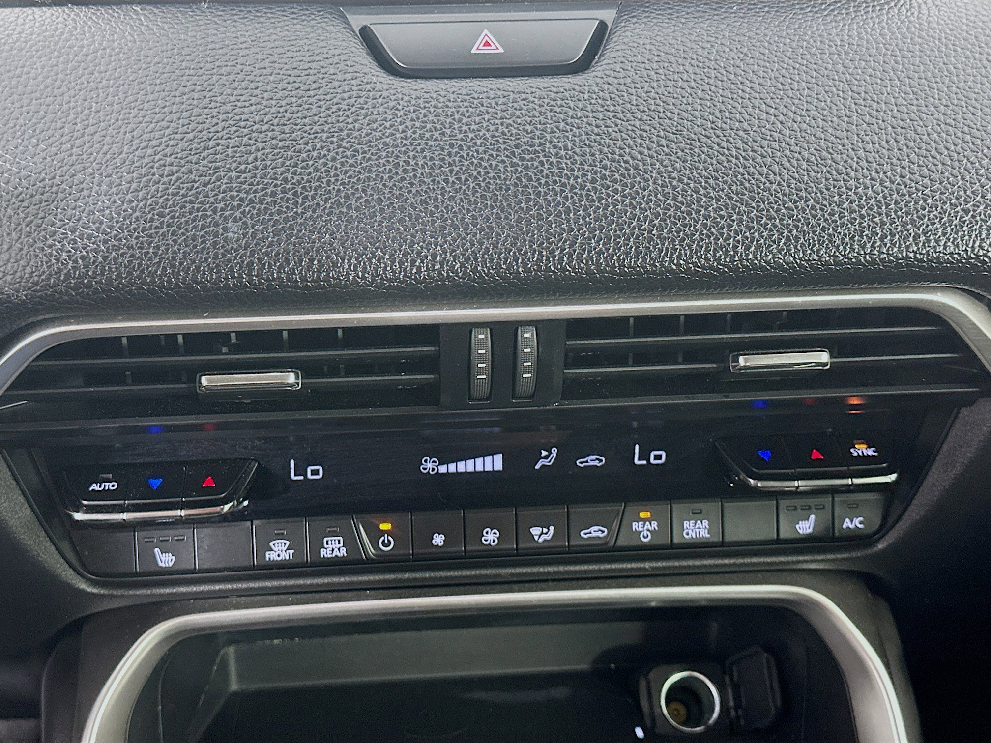 Used 2024 MAZDA CX-90 3.3 Turbo w/ Preferred Plus image 24