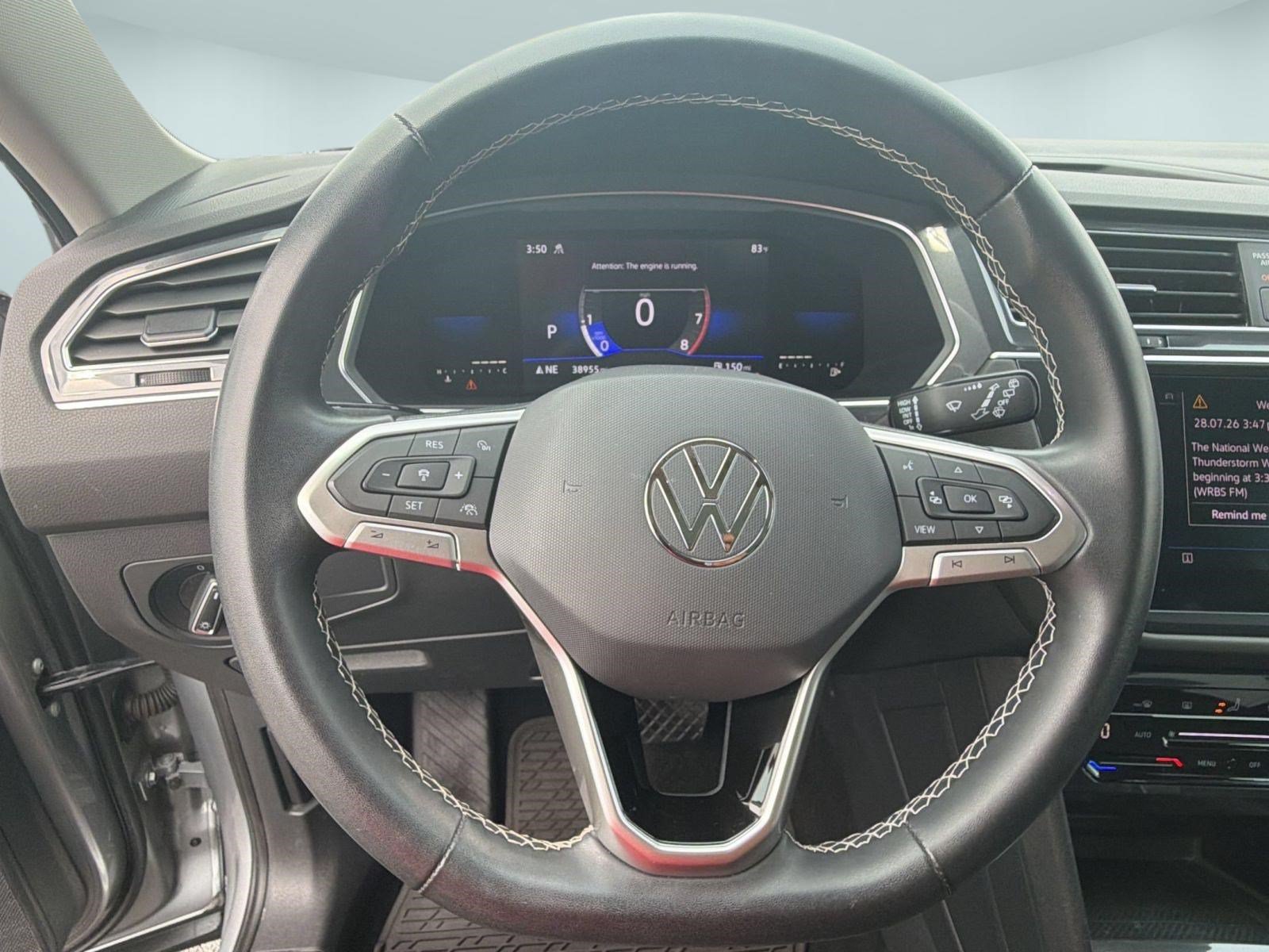 Used 2022 Volkswagen Tiguan SE w/ Panoramic Sunroof Package AWD/4WD image 10