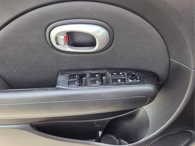 Used 2014 Kia Soul FWD image 30