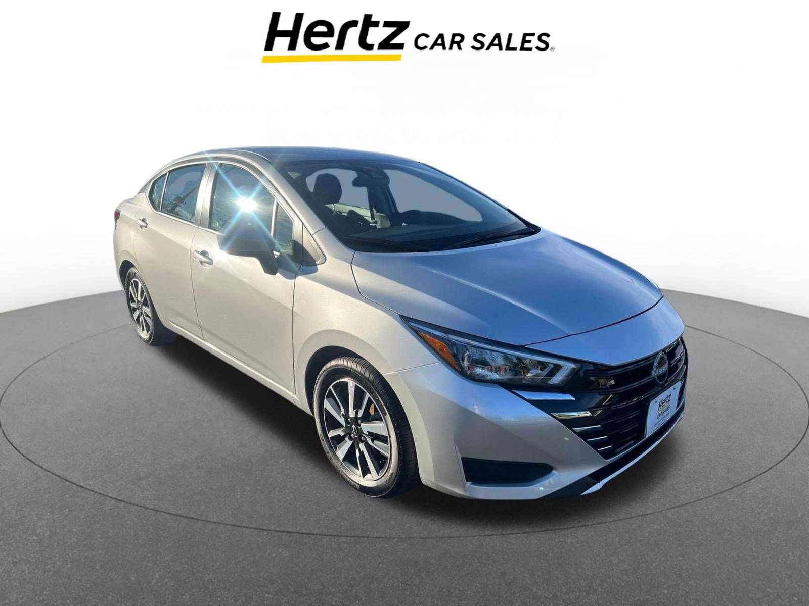 Used 2025 Nissan Versa SV image 1