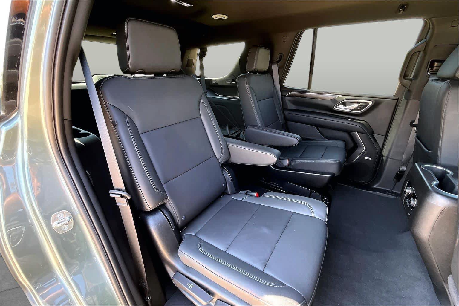 Used 2024 Chevrolet Tahoe LT w/ Luxury Package RWD image 20