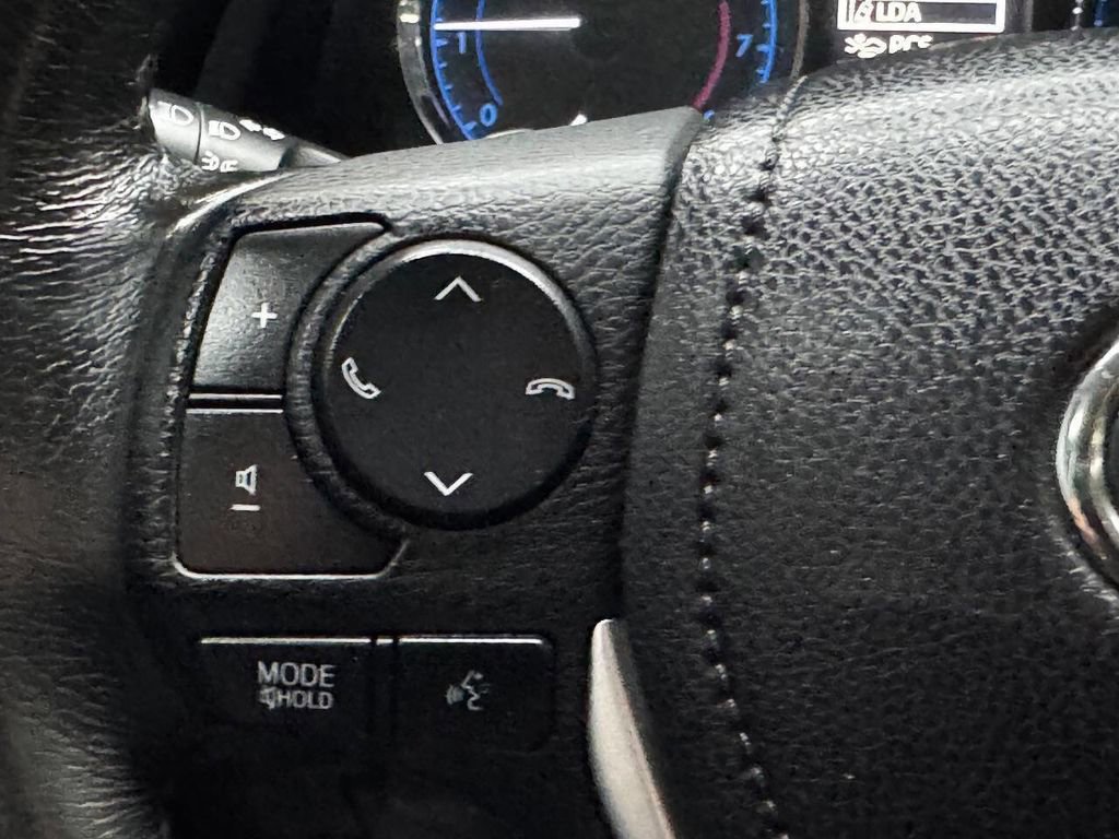 Used 2019 Toyota Corolla SE w/ Carpet Mat Package (TMS) FWD image 30