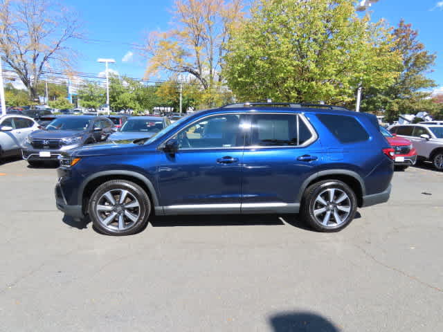Certified 2024 Honda Pilot Touring image 3