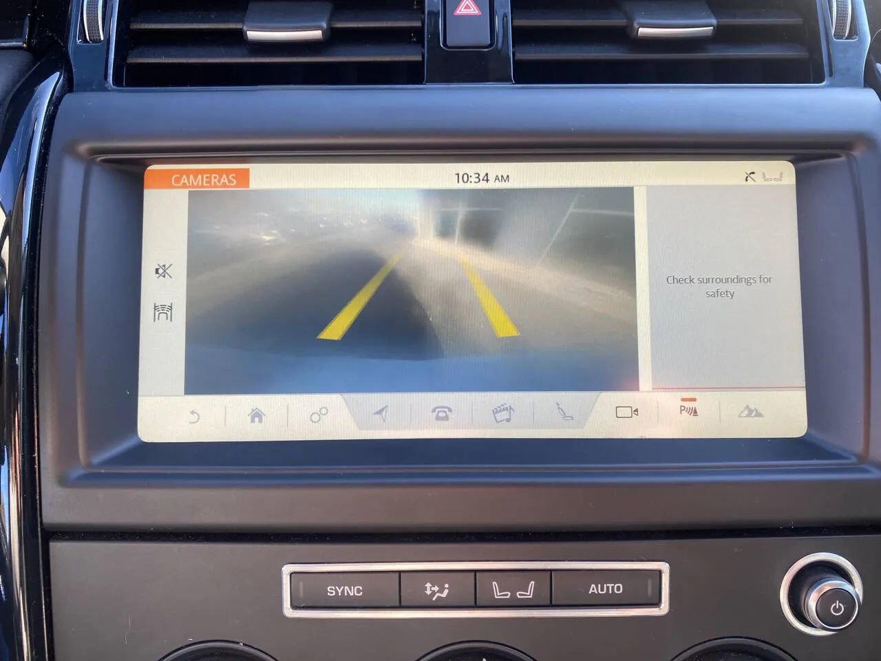 Used 2018 Land Rover Discovery SE image 14